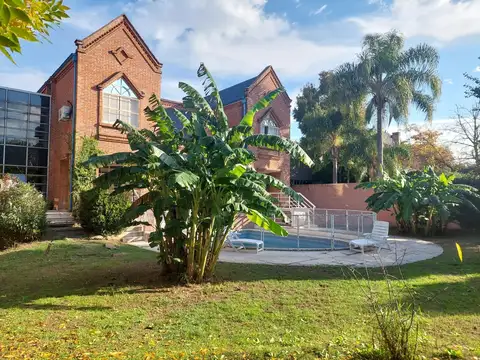 Casa 6 ambientes con 7 baños