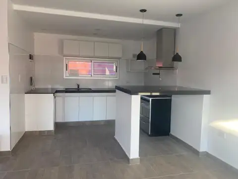 Casa 5 ambientes con 2 baños