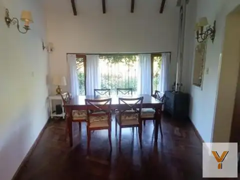 Casa en Venta con 3 cocheras