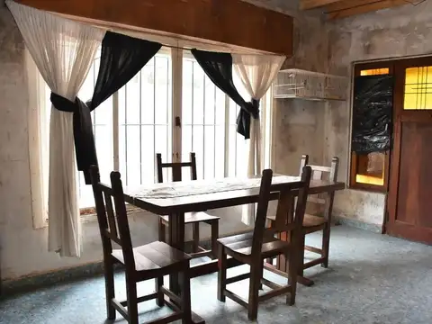 Casa 5 ambientes con 2 baños