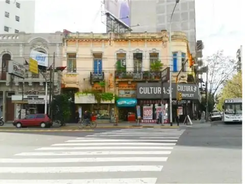 LOCAL SOBRE AVDA. MITRE al 900 EN PLENO CENTRO DE AVELLANEDA