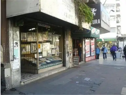 LOCAL SOBRE AVDA. MITRE al 900 EN PLENO CENTRO DE AVELLANEDA