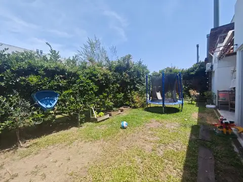 Venta Depto 4 amb jardín Casas Senderos. Nordelta.