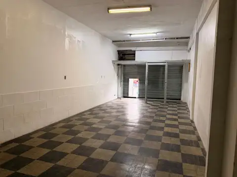 LOCAL COMERCIAL EN ALQUILER SOBRE AVENIDA ROLON.