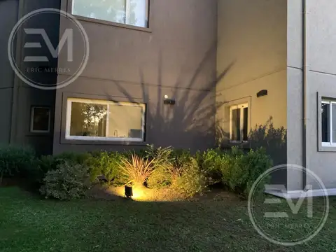 Casa en Venta con 8 cocheras