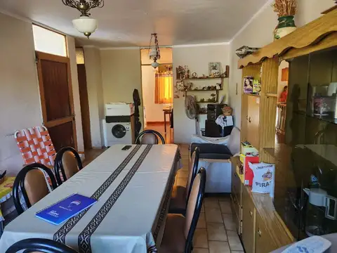 Casa 6 ambientes con 2 baños