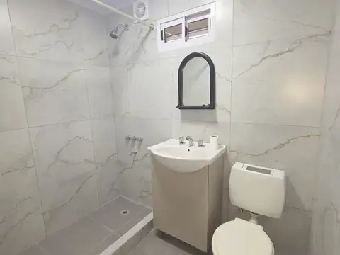 Depto Tipo Casa en Alquiler con 1 cocheras