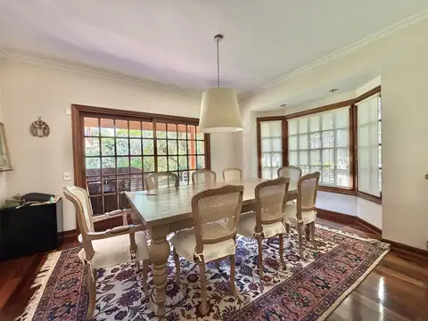 Casa 6 ambientes con 5 baños