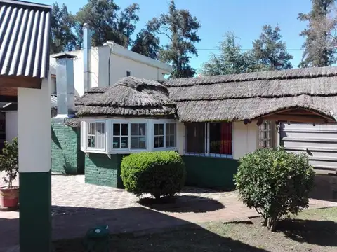 Excelente casa con pileta quincho oportunidad!Apta credito 
