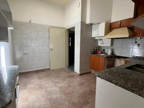 Casa 5 ambientes con 4 baños