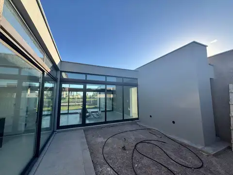 Casa 4 ambientes con 3 baños