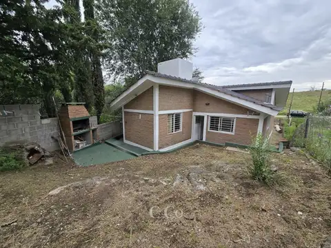 Casa 4 ambientes con 2 baños