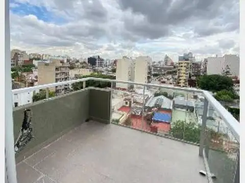 Departamento 2 ambientes con cochera en Flores
