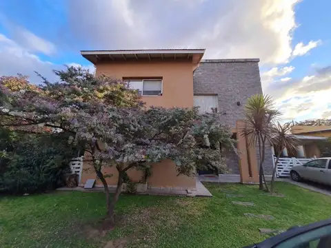 Casa VENTA Barrio La Arboleda  Garín, 5 ambientes 