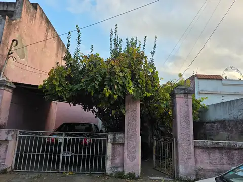 VENTA CASA 3 AMB RAMOS MEJIA A REFACCIONAR