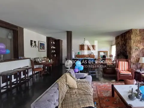 Vende Casa en Zona comercial en Lugano - Punta del Este