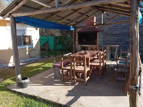 Casa 4 ambientes con 2 baños