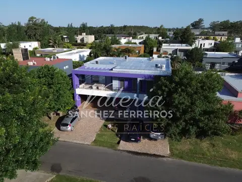 Casa en Venta con 2 cocheras
