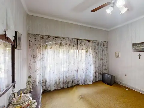 Casa 6 ambientes con 2 baños