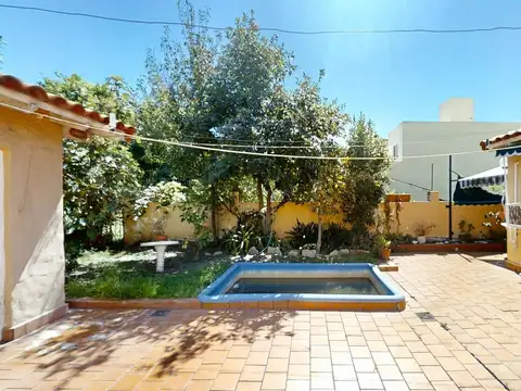 Casa en Venta de 6 Ambientes en Villa Adelina | Apta 2 familias con Jardín, Patio y Terraza
