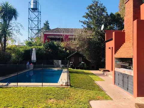 "Casa con Pileta, Hidromasaje y Parrilla en Hudson"