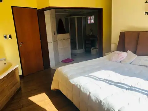 "Casa con Pileta, Hidromasaje y Parrilla en Hudson"