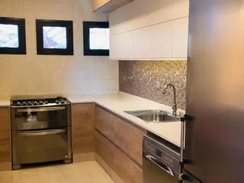 Casa en Venta en Guillermo E Hudson, USD 295.000