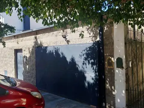 VENTA CASA 5 AMBIENTES BANFIELD ESTE