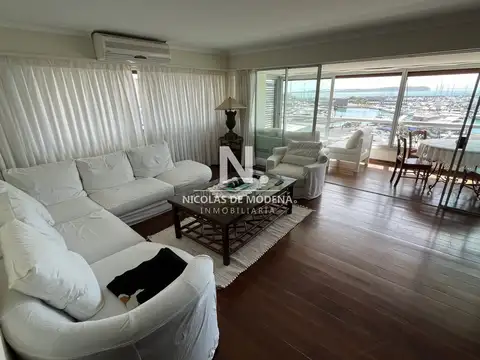 Departamento en Venta de 4 dormitorios