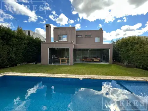 Casa en alquiler anual amoblado en Las Tipas, Nordelta