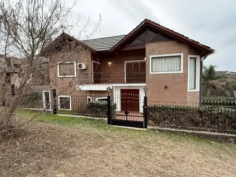 VENTA CASA 4 DORM LAGO AZUL MAS DPTO Y PILETA