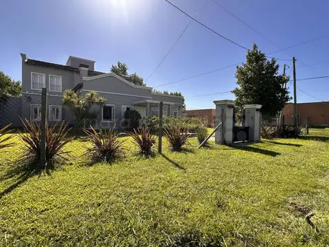 venta Casa 4 dormitorios chascomus con parque,Pileta y laguna