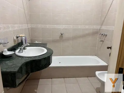 Casa 6 ambientes con 4 baños