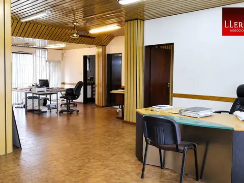 Venta Local 8,66x 18,40m2 5 Ambientes en Munro Con Patio