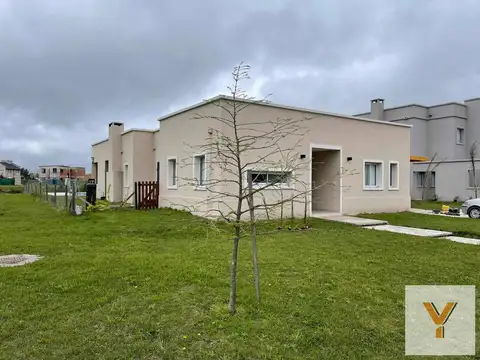 Casa en venta - 4 Dormitorios 3 Baños - 800Mts2 - Lagos de San Eliseo