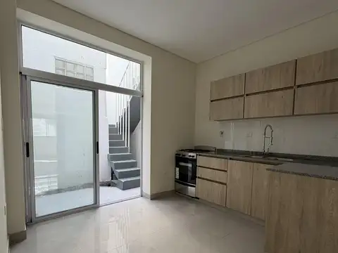 Depto Tipo Casa en Venta en Villa del Parque, USD 220.000
