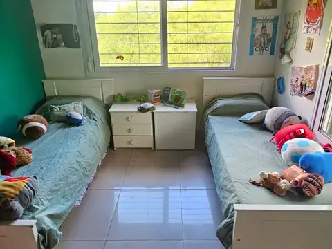 Casa 4 ambientes con 2 baños