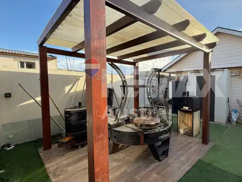 CASA 3 DORM QUINCHO Y PILETA CLIMATIZADA ARENALES