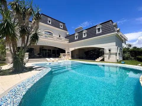 Casa en Venta con 5 cocheras