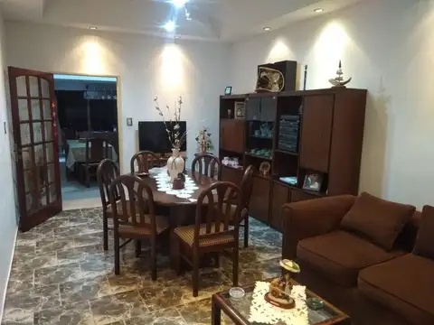Casa en Venta con 3 cocheras