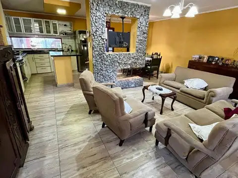 Casa 5 ambientes con 3 baños