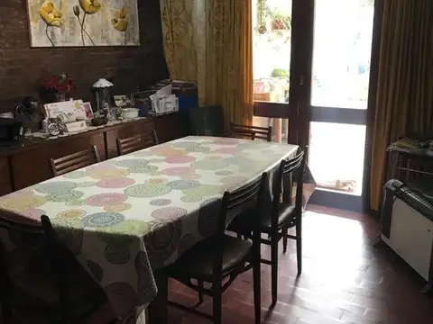 Casa 5 ambientes con 3 baños