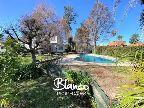 Casa 5 ambientes con 3 baños