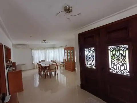 Casa 7 ambientes con 3 baños