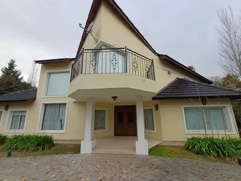 Casa en Venta en El Lauquen valor negociable!