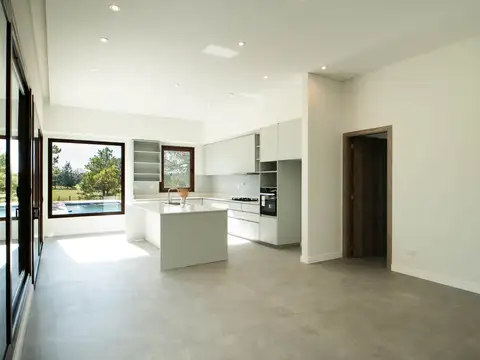 ESPECTACULAR CASA EN 2 PLANTAS,  353 MTS TOTALES FONDO AL GOLF LOTE 1035 MTS