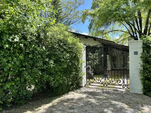 Casa en Venta con 2 cocheras