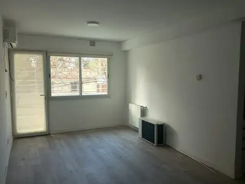 Zeballos 2400, Piso 1