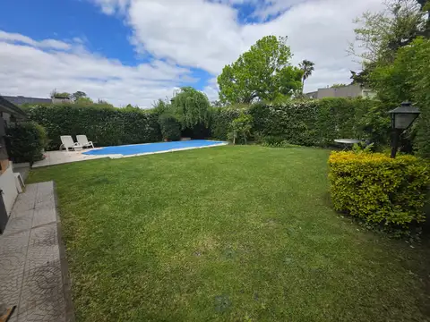 OPORTUNIDAD! Casa de tres dormitorios con pileta en LAS LAJAS