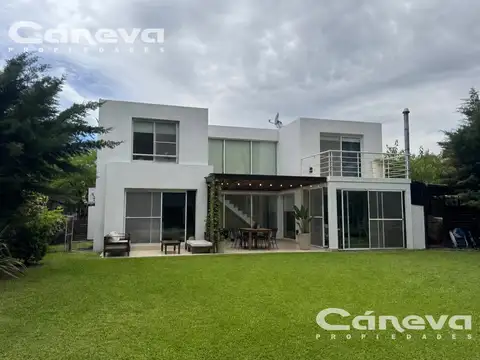 Casa de 3 dormitorios mas dependencia  y pileta en Santa Clara
